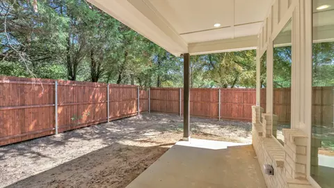Exterior - 914 Guam St, Tool, TX 75143 photo 4 of 6