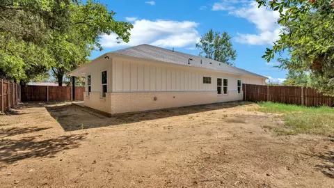 Exterior - 914 Guam St, Tool, TX 75143 photo 6 of 6