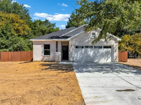 914 Guam St, Tool, TX 75143