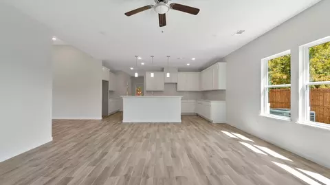 Living - 914 Guam St, Tool, TX 75143 photo 2 of 2