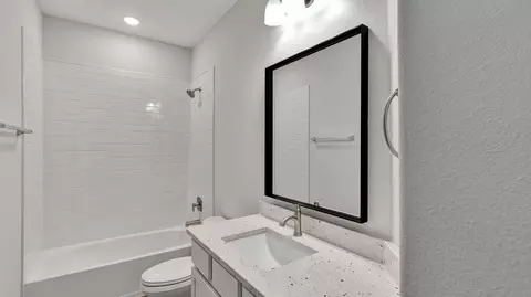 Bath - 914 Guam St, Tool, TX 75143 photo 1 of 7