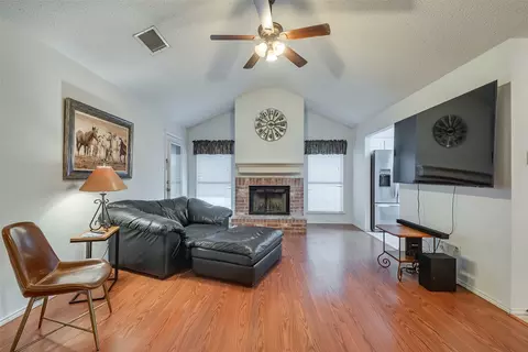 5628 Colebrook Trl, Arlington, TX 76017