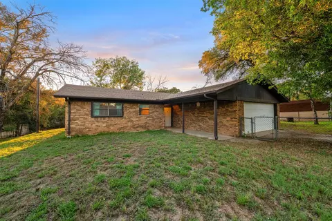 140 Parsonage St, Azle, TX 76020