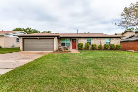 5909 Saramac Dr, Watauga, TX 76148