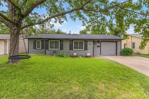 815 Aransas Dr, Euless, TX 76039