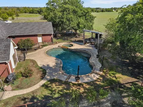 8535 Plainview Rd, Krum, TX 76249 photo 3