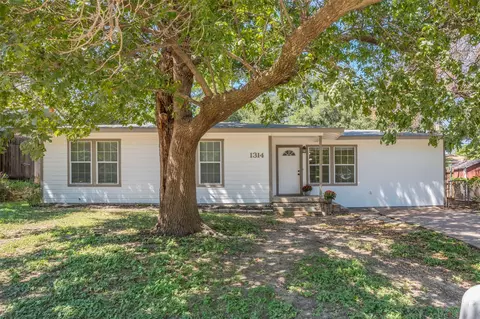 1314 S Lamar St, Weatherford, TX 76086