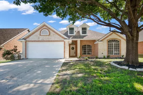 905 Robin Dr, Saginaw, TX 76179