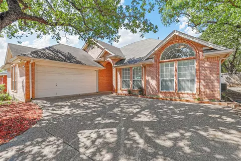 5500 Archwood Ln, Arlington, TX 76017