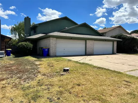 435 S 433 S Las Vegas Trl, White Settlement, TX 76108