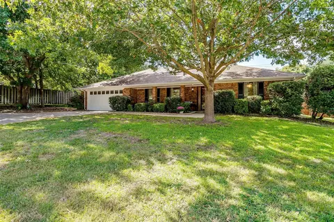 802 Westhill Terrace Ct, Cleburne, TX 76033