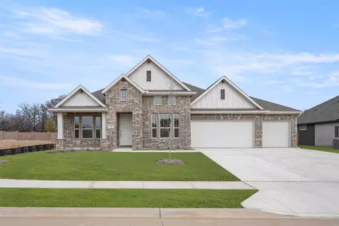 805 Topaz Trl, Azle, TX 76020
