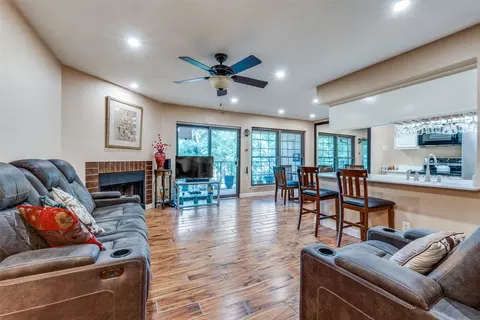 2505 Wedglea Dr #202, Dallas, TX 75211