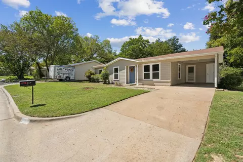 320 Live Oak Ln, Weatherford, TX 76086