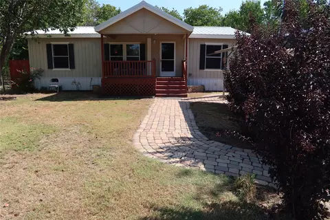 706 Grayson St, Nocona, TX 76255