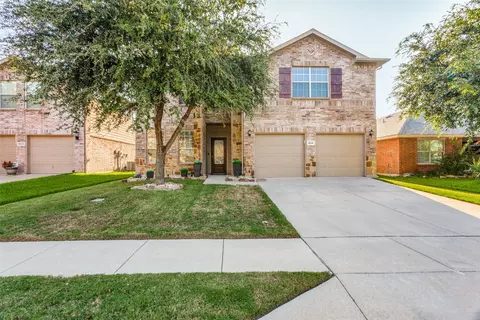 8616 Shallow Creek Dr, Fort Worth, TX 76179