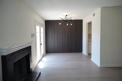 1402 S Carrier Pkwy #104, Grand Prairie, TX 75051