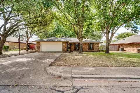 1407 Meadow Ct, Midlothian, TX 76065