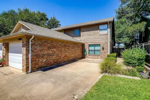 1404 Palmnold Cir W, Fort Worth, TX 76120