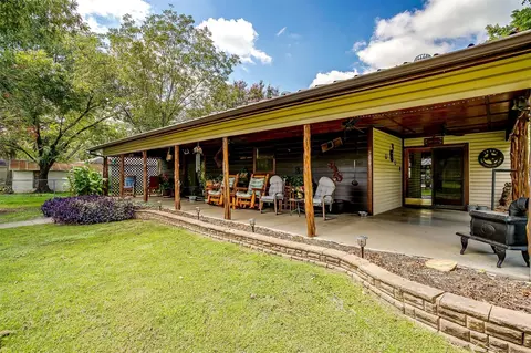 1124 Alvarado St, Cleburne, TX 76031