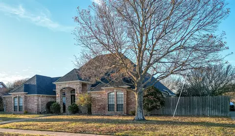 2004 Lakeridge Cir, Ennis, TX 75119