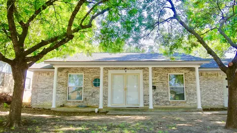 308 Sixpence Ln, Euless, TX 76039