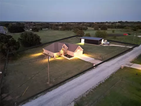 401 Weaver Creek Ct, Lipan, TX 76462
