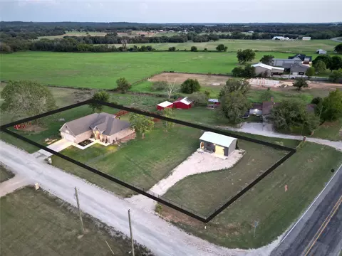 400 Weaver Creek Ct, Lipan, TX 76462