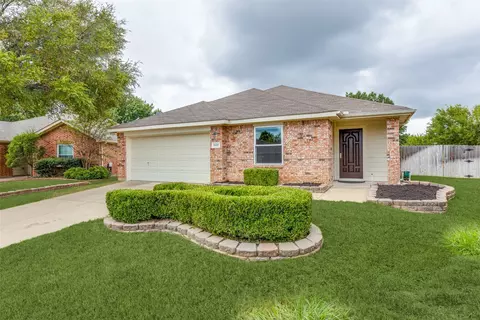 8537 Hawks Nest Dr, Fort Worth, TX 76131