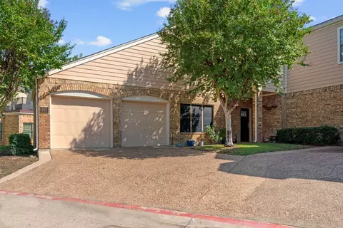 207 Cimarron Trl #5, Irving, TX 75063