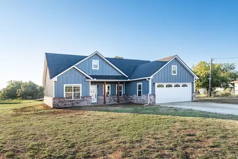 527 Cole St, Bellevue, TX 76228