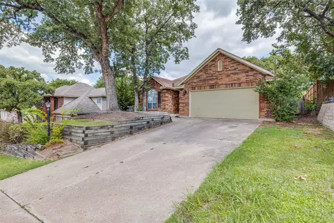 3505 Oak Bend Dr, Arlington, TX 76016
