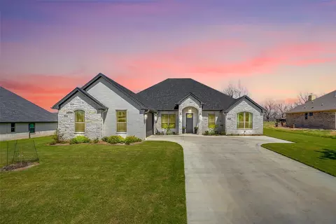 2718 Village Rd, Granbury, TX 76049