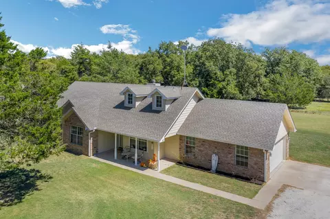 900 Neely Trl, Valley View, TX 76272