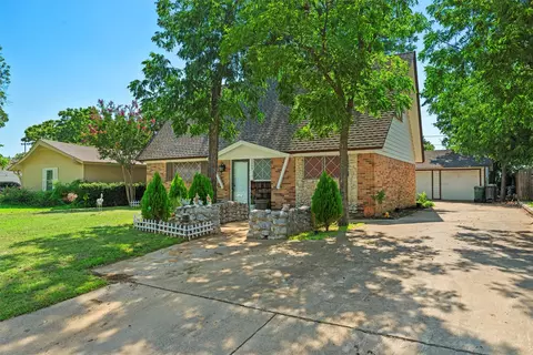 1404 Tatum Dr, Arlington, TX 76012