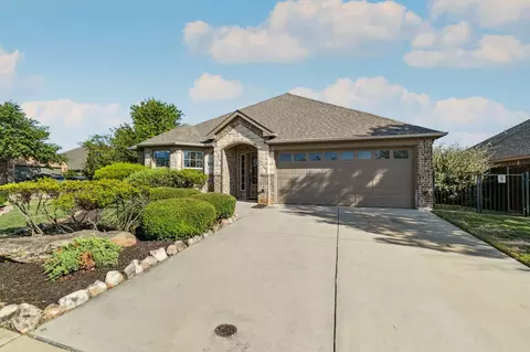 8756 Vista Royale Dr, Fort Worth, TX 76108