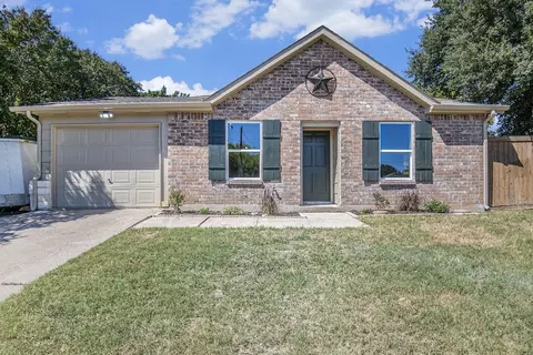 628 Black Hills Dr, Burleson, TX 76028