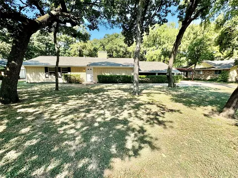2333 Vega St, Grand Prairie, TX 75050