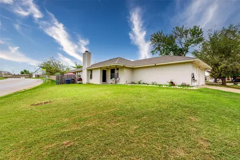 6701 Glenbrook Ln, Fort Worth, TX 76133