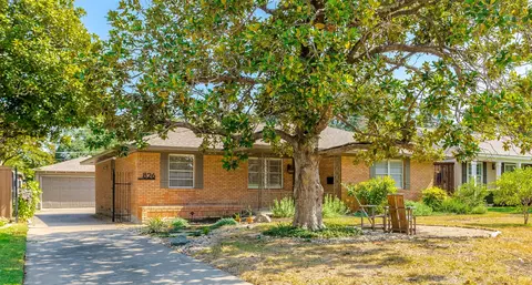 826 Ridgedale Dr, Richardson, TX 75080