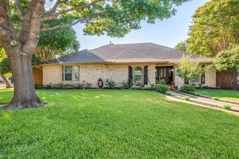 2808 Staffordshire Dr, Carrollton, TX 75007