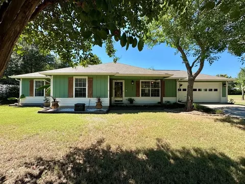 725 Legendary Ln, Gun Barrel City, TX 75156
