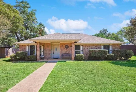 2141 Goldfinch Dr, Lewisville, TX 75077