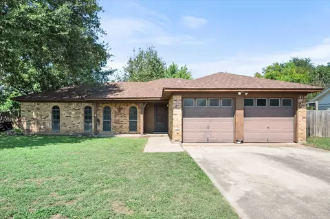 1116 S Timberline Dr, Benbrook, TX 76126