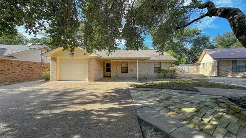 716 Southwood Dr, Athens, TX 75751