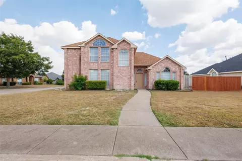700 Stain Glass Dr, Desoto, TX 75115