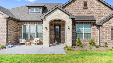4208 Sanger Meadow Dr, Sanger, TX 76266
