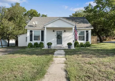 1305 Court Cir, Bridgeport, TX 76426