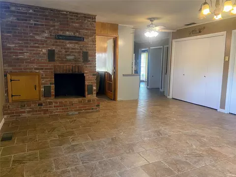 Living - 1005 N 6th St, Haskell, TX 79521 photo 2 of 3