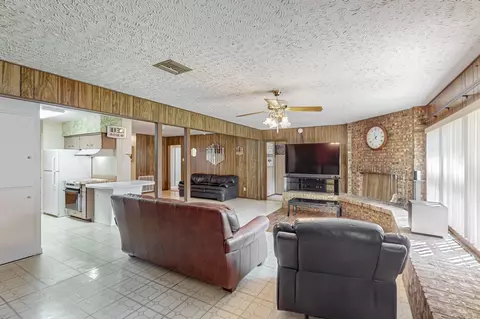 1922 Morgan St, Irving, TX 75062 photo 12